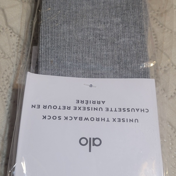 3 Pair Of Alo Yoga Unisex Throwback Socks - White, Black, and Gray Size Medium - Picture 3 of 4